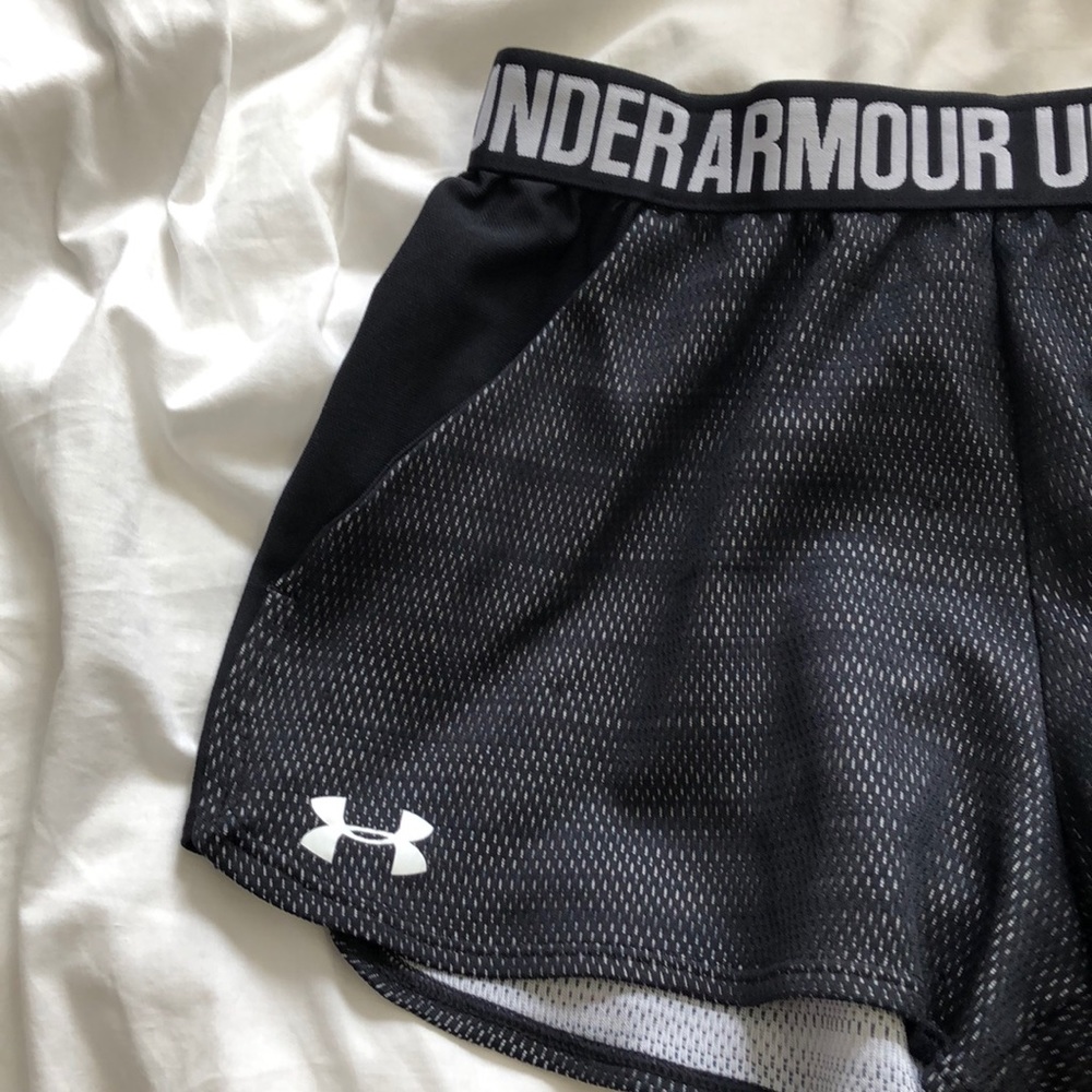 Under Armour short